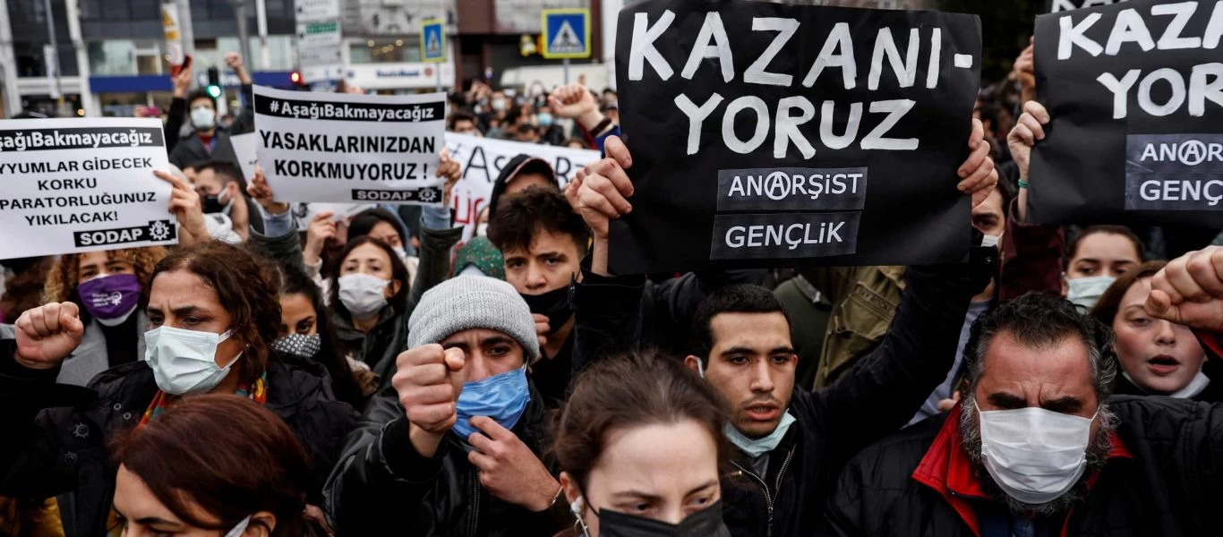 Στους δρόμους οι αγανακτισμένοι Τούρκοι - «Φτωχαίνουμε κάθε μέρα και περισσότερο» (φώτο)